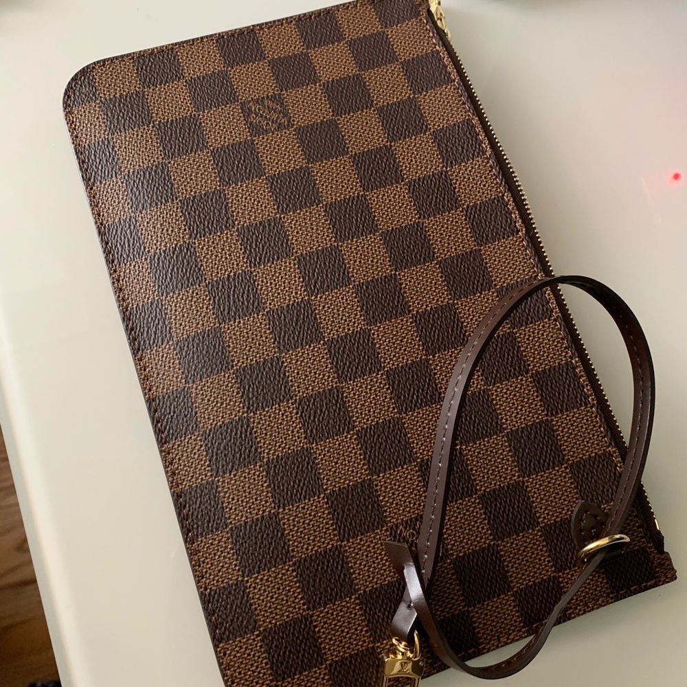 Lv pouchette